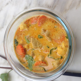 Curry jaune de poulet fermier au lait de coco
