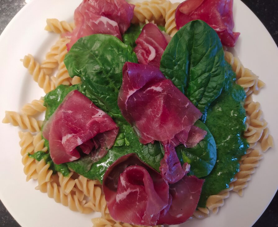 Pâtes aux épinards et bresaola   