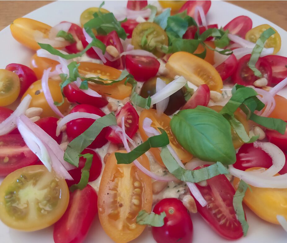 Tomates sauce mascarpone au wasabi et pignons grillés